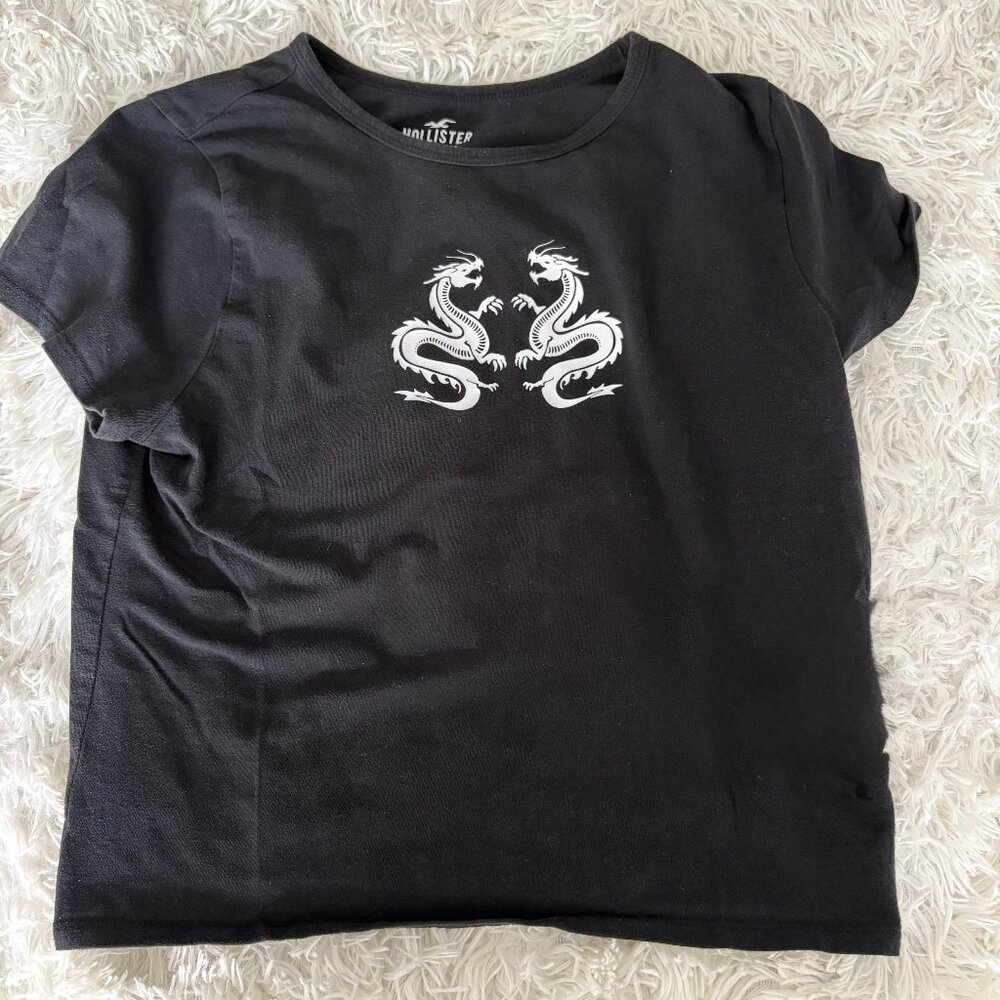 Hollister Women's Black Twin Dragon Baby Tee - Size Large